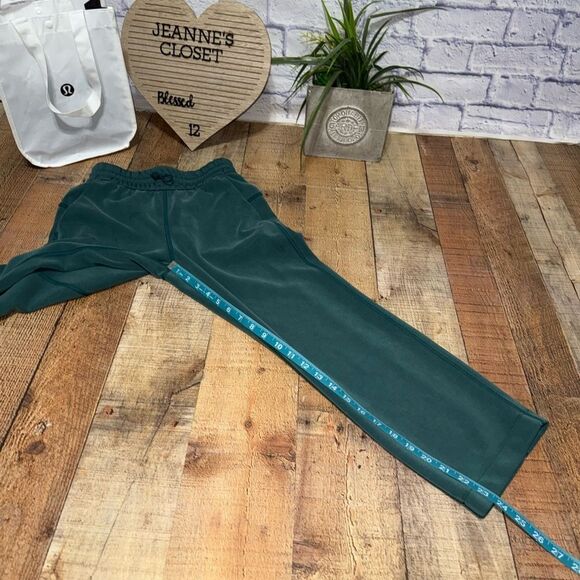 Lululemon Softstreme High-Rise Straight-Leg Cropped Pant
Dark Forest - Picture 15 of 16